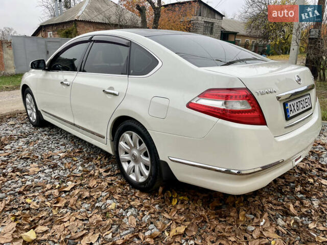 Белый Ниссан Теана, объемом двигателя 2.5 л и пробегом 240 тыс. км за 8499 $, фото 13 на Automoto.ua