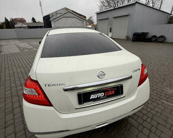 Белый Ниссан Теана, объемом двигателя 0 л и пробегом 178 тыс. км за 8500 $, фото 8 на Automoto.ua