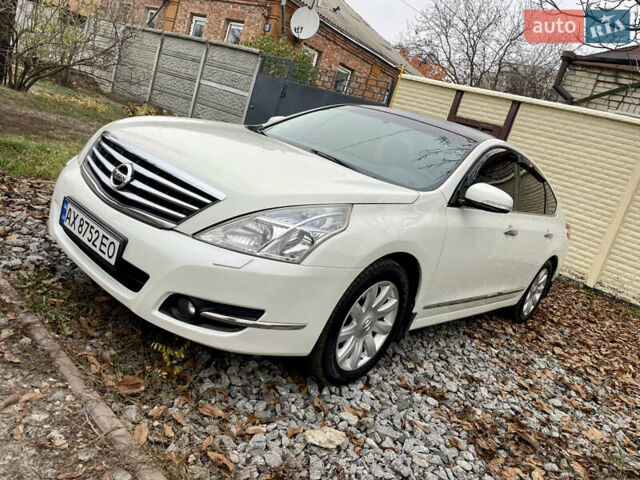 Белый Ниссан Теана, объемом двигателя 2.5 л и пробегом 240 тыс. км за 8499 $, фото 7 на Automoto.ua
