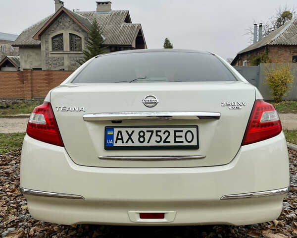 Белый Ниссан Теана, объемом двигателя 2.5 л и пробегом 240 тыс. км за 8499 $, фото 12 на Automoto.ua
