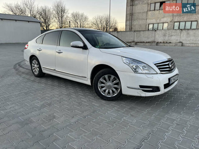Білий Ніссан Теана, об'ємом двигуна 2.5 л та пробігом 259 тис. км за 6300 $, фото 1 на Automoto.ua