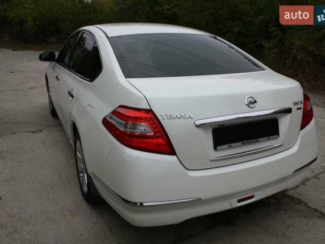 Белый Ниссан Теана, объемом двигателя 2.5 л и пробегом 198 тыс. км за 7999 $, фото 8 на Automoto.ua