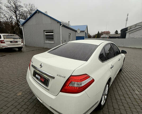 Белый Ниссан Теана, объемом двигателя 0 л и пробегом 178 тыс. км за 8500 $, фото 3 на Automoto.ua