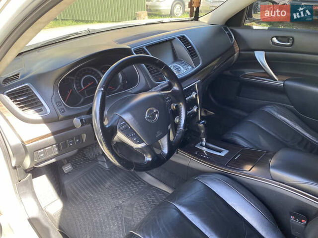 Белый Ниссан Теана, объемом двигателя 2.5 л и пробегом 244 тыс. км за 11300 $, фото 9 на Automoto.ua