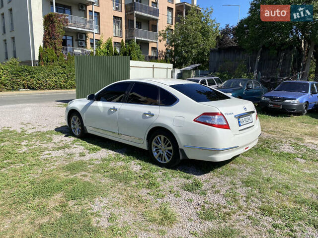 Белый Ниссан Теана, объемом двигателя 2.5 л и пробегом 244 тыс. км за 11300 $, фото 4 на Automoto.ua