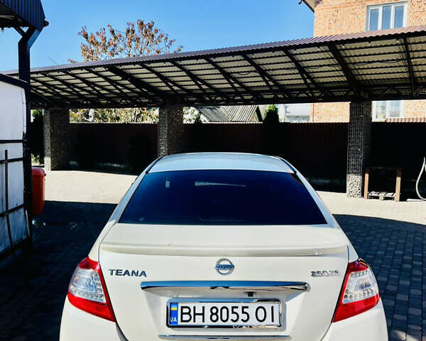 Белый Ниссан Теана, объемом двигателя 2.5 л и пробегом 116 тыс. км за 12700 $, фото 2 на Automoto.ua