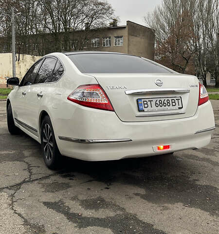 Белый Ниссан Теана, объемом двигателя 2.5 л и пробегом 239 тыс. км за 7700 $, фото 4 на Automoto.ua