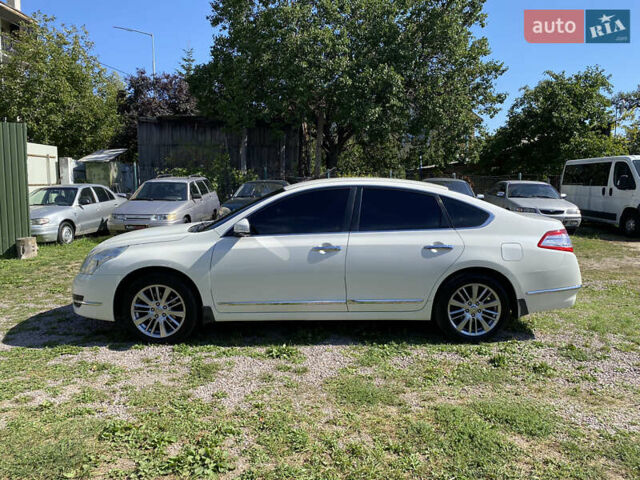Белый Ниссан Теана, объемом двигателя 2.5 л и пробегом 244 тыс. км за 11300 $, фото 5 на Automoto.ua