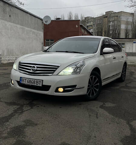 Белый Ниссан Теана, объемом двигателя 2.5 л и пробегом 239 тыс. км за 7700 $, фото 2 на Automoto.ua