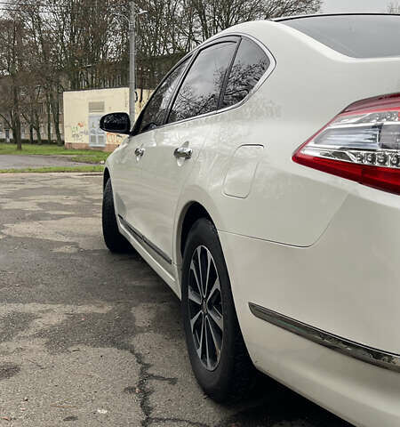 Белый Ниссан Теана, объемом двигателя 2.5 л и пробегом 239 тыс. км за 7700 $, фото 3 на Automoto.ua