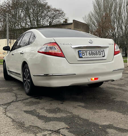 Белый Ниссан Теана, объемом двигателя 2.5 л и пробегом 239 тыс. км за 7700 $, фото 5 на Automoto.ua