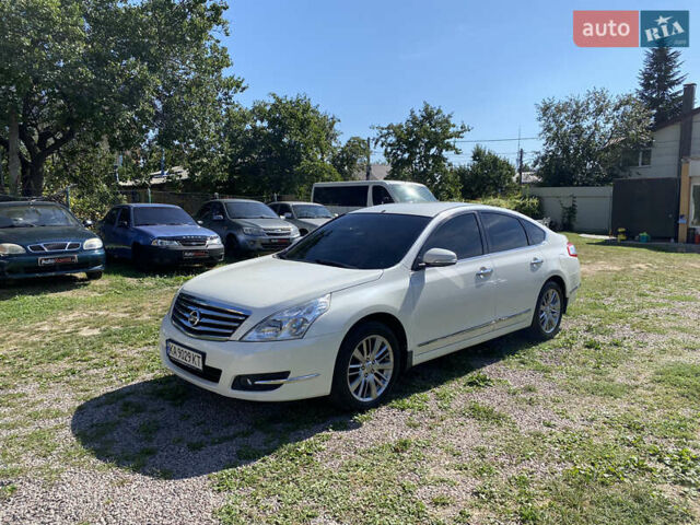 Белый Ниссан Теана, объемом двигателя 2.5 л и пробегом 244 тыс. км за 11300 $, фото 6 на Automoto.ua