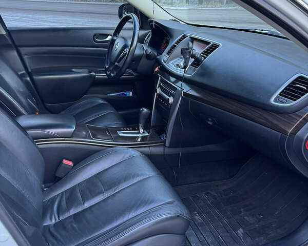 Белый Ниссан Теана, объемом двигателя 2.5 л и пробегом 209 тыс. км за 10900 $, фото 6 на Automoto.ua