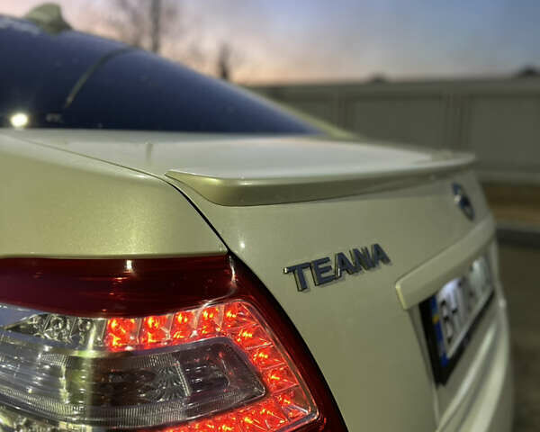 Ниссан Теана 2013 в Одессе на Automoto.ua Белый Ниссан Теана, объемом двигателя 2.5 л и пробегом 158 тыс. км за 8500 $, фото 10 на Automoto.ua