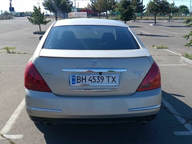 Бежевый Ниссан Теана, объемом двигателя 2.3 л и пробегом 300 тыс. км за 4300 $, фото 5 на Automoto.ua