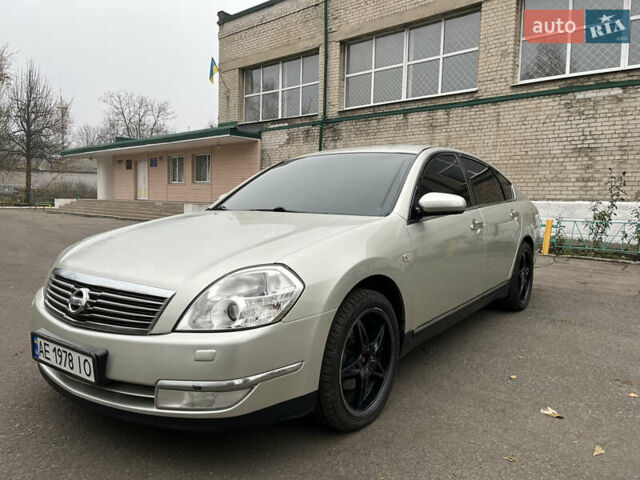 Бежевый Ниссан Теана, объемом двигателя 2.35 л и пробегом 155 тыс. км за 5700 $, фото 3 на Automoto.ua