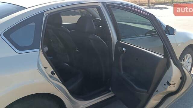 Бежевый Ниссан Теана, объемом двигателя 2.35 л и пробегом 298 тыс. км за 4900 $, фото 9 на Automoto.ua