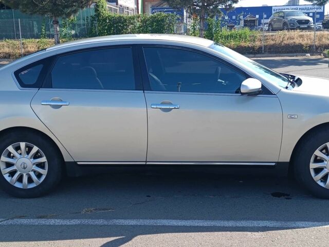 Бежевый Ниссан Теана, объемом двигателя 2.3 л и пробегом 300 тыс. км за 4300 $, фото 1 на Automoto.ua