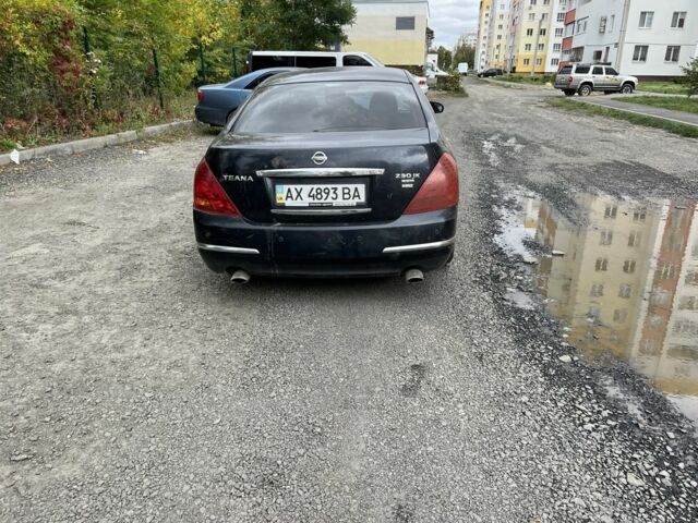 Чорний Ніссан Теана, об'ємом двигуна 2.3 л та пробігом 330 тис. км за 2500 $, фото 1 на Automoto.ua