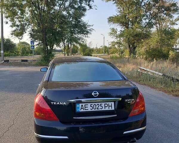 Черный Ниссан Теана, объемом двигателя 2.35 л и пробегом 159 тыс. км за 7500 $, фото 1 на Automoto.ua
