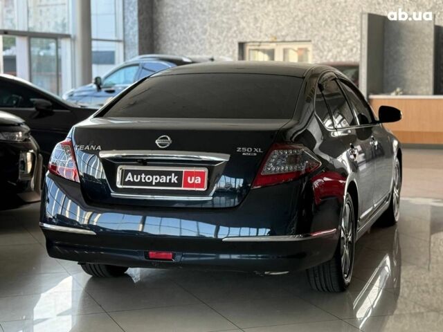 Черный Ниссан Теана, объемом двигателя 2.5 л и пробегом 260 тыс. км за 9490 $, фото 6 на Automoto.ua