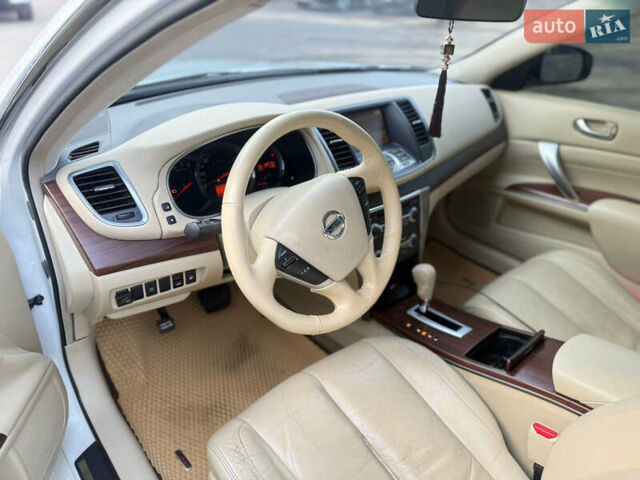 Ниссан Теана, объемом двигателя 2.5 л и пробегом 260 тыс. км за 8000 $, фото 5 на Automoto.ua