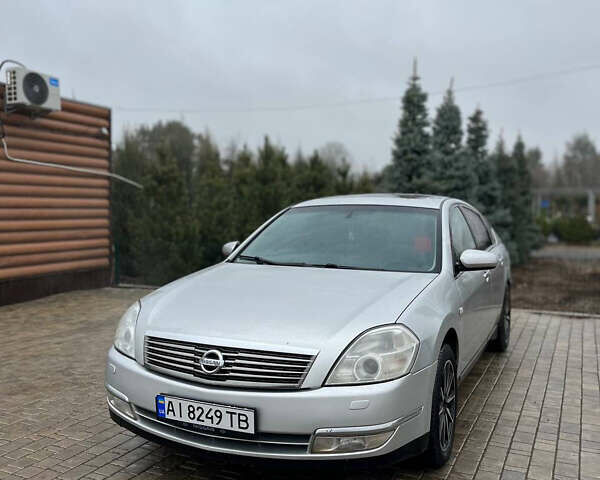 Серый Ниссан Теана, объемом двигателя 2.35 л и пробегом 382 тыс. км за 4500 $, фото 1 на Automoto.ua