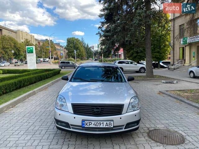 Серый Ниссан Теана, объемом двигателя 2.35 л и пробегом 218 тыс. км за 6000 $, фото 4 на Automoto.ua