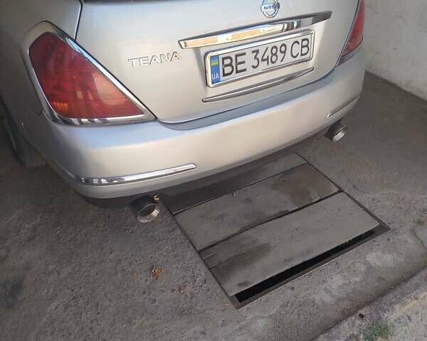 Серый Ниссан Теана, объемом двигателя 2.3 л и пробегом 288 тыс. км за 4100 $, фото 4 на Automoto.ua