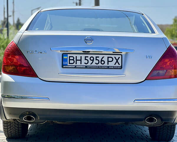 Серый Ниссан Теана, объемом двигателя 2.4 л и пробегом 183 тыс. км за 5399 $, фото 4 на Automoto.ua