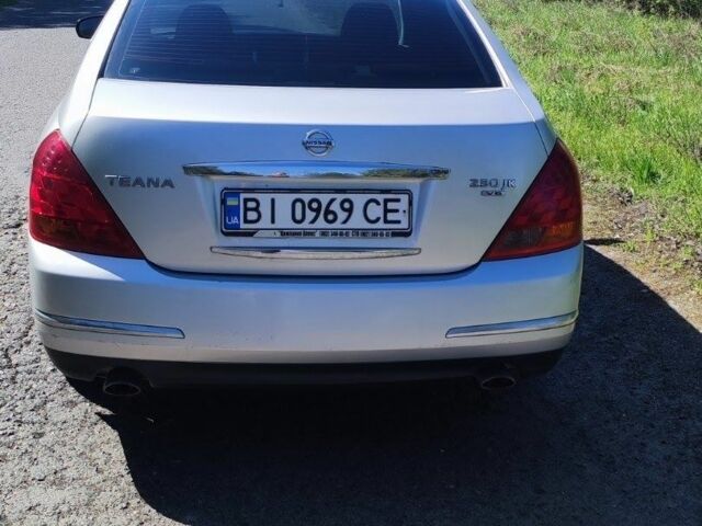 Серый Ниссан Теана, объемом двигателя 2.3 л и пробегом 271 тыс. км за 6000 $, фото 7 на Automoto.ua