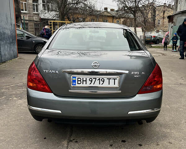 Сірий Ніссан Теана, об'ємом двигуна 2.35 л та пробігом 284 тис. км за 5700 $, фото 5 на Automoto.ua