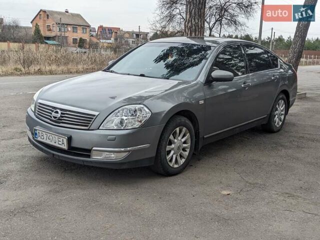 Серый Ниссан Теана, объемом двигателя 2.35 л и пробегом 300 тыс. км за 5000 $, фото 13 на Automoto.ua