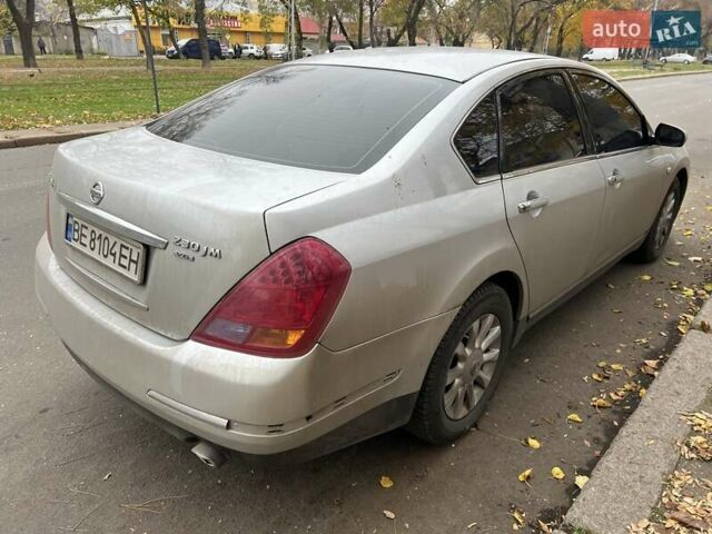 Сірий Ніссан Теана, об'ємом двигуна 2.35 л та пробігом 270 тис. км за 4800 $, фото 5 на Automoto.ua