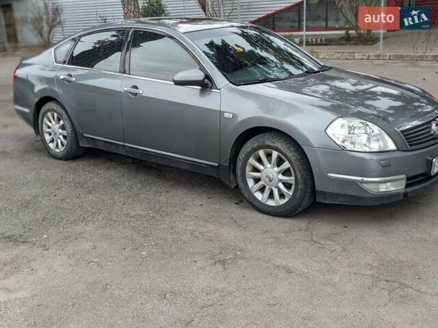 Серый Ниссан Теана, объемом двигателя 2.35 л и пробегом 300 тыс. км за 5000 $, фото 2 на Automoto.ua