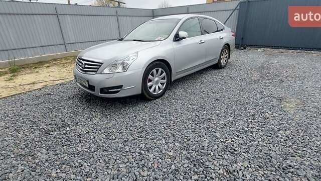 Серый Ниссан Теана, объемом двигателя 2.5 л и пробегом 270 тыс. км за 7200 $, фото 1 на Automoto.ua