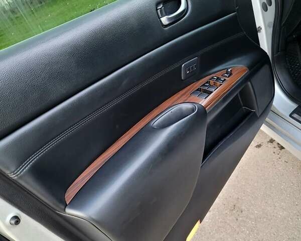 Серый Ниссан Теана, объемом двигателя 2.5 л и пробегом 282 тыс. км за 7900 $, фото 6 на Automoto.ua