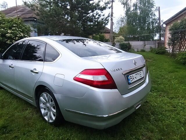 Серый Ниссан Теана, объемом двигателя 0 л и пробегом 317 тыс. км за 5500 $, фото 2 на Automoto.ua