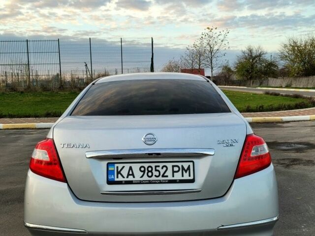 Серый Ниссан Теана, объемом двигателя 2.5 л и пробегом 282 тыс. км за 7900 $, фото 1 на Automoto.ua