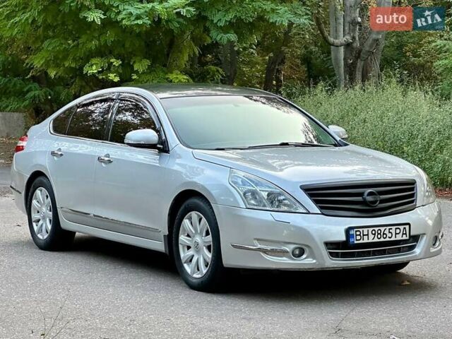 Серый Ниссан Теана, объемом двигателя 2.5 л и пробегом 307 тыс. км за 6599 $, фото 2 на Automoto.ua