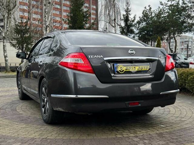 Серый Ниссан Теана, объемом двигателя 2.5 л и пробегом 176 тыс. км за 8200 $, фото 4 на Automoto.ua
