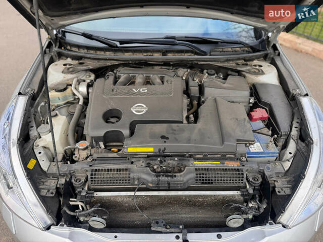 Серый Ниссан Теана, объемом двигателя 3.5 л и пробегом 144 тыс. км за 8900 $, фото 79 на Automoto.ua
