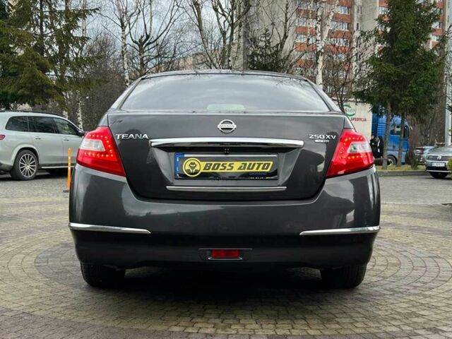 Серый Ниссан Теана, объемом двигателя 2.5 л и пробегом 176 тыс. км за 8200 $, фото 5 на Automoto.ua