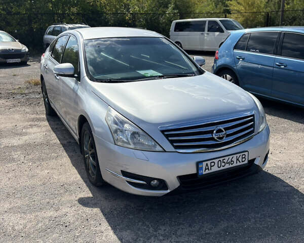 Сірий Ніссан Теана, об'ємом двигуна 2.5 л та пробігом 235 тис. км за 6900 $, фото 1 на Automoto.ua