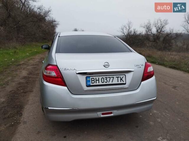Серый Ниссан Теана, объемом двигателя 2.5 л и пробегом 178 тыс. км за 8700 $, фото 3 на Automoto.ua