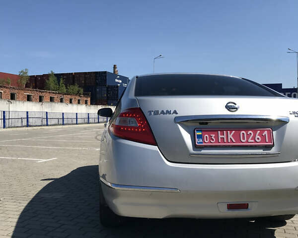 Серый Ниссан Теана, объемом двигателя 2.5 л и пробегом 206 тыс. км за 6200 $, фото 10 на Automoto.ua