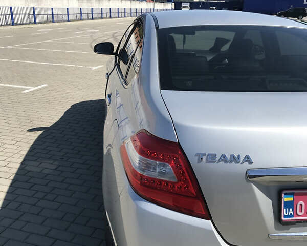 Серый Ниссан Теана, объемом двигателя 2.5 л и пробегом 206 тыс. км за 6200 $, фото 11 на Automoto.ua