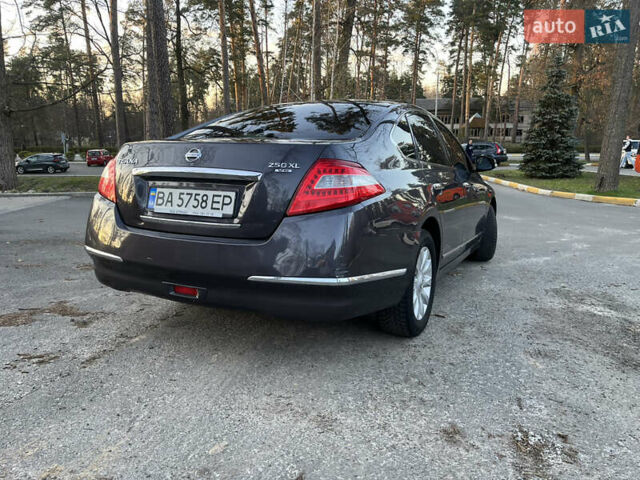 Серый Ниссан Теана, объемом двигателя 2.5 л и пробегом 208 тыс. км за 7000 $, фото 6 на Automoto.ua