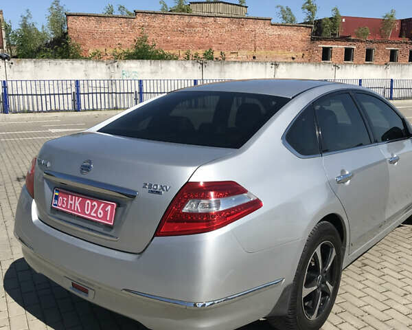 Серый Ниссан Теана, объемом двигателя 2.5 л и пробегом 206 тыс. км за 6200 $, фото 5 на Automoto.ua