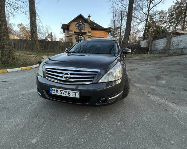 Серый Ниссан Теана, объемом двигателя 2.5 л и пробегом 208 тыс. км за 7000 $, фото 2 на Automoto.ua